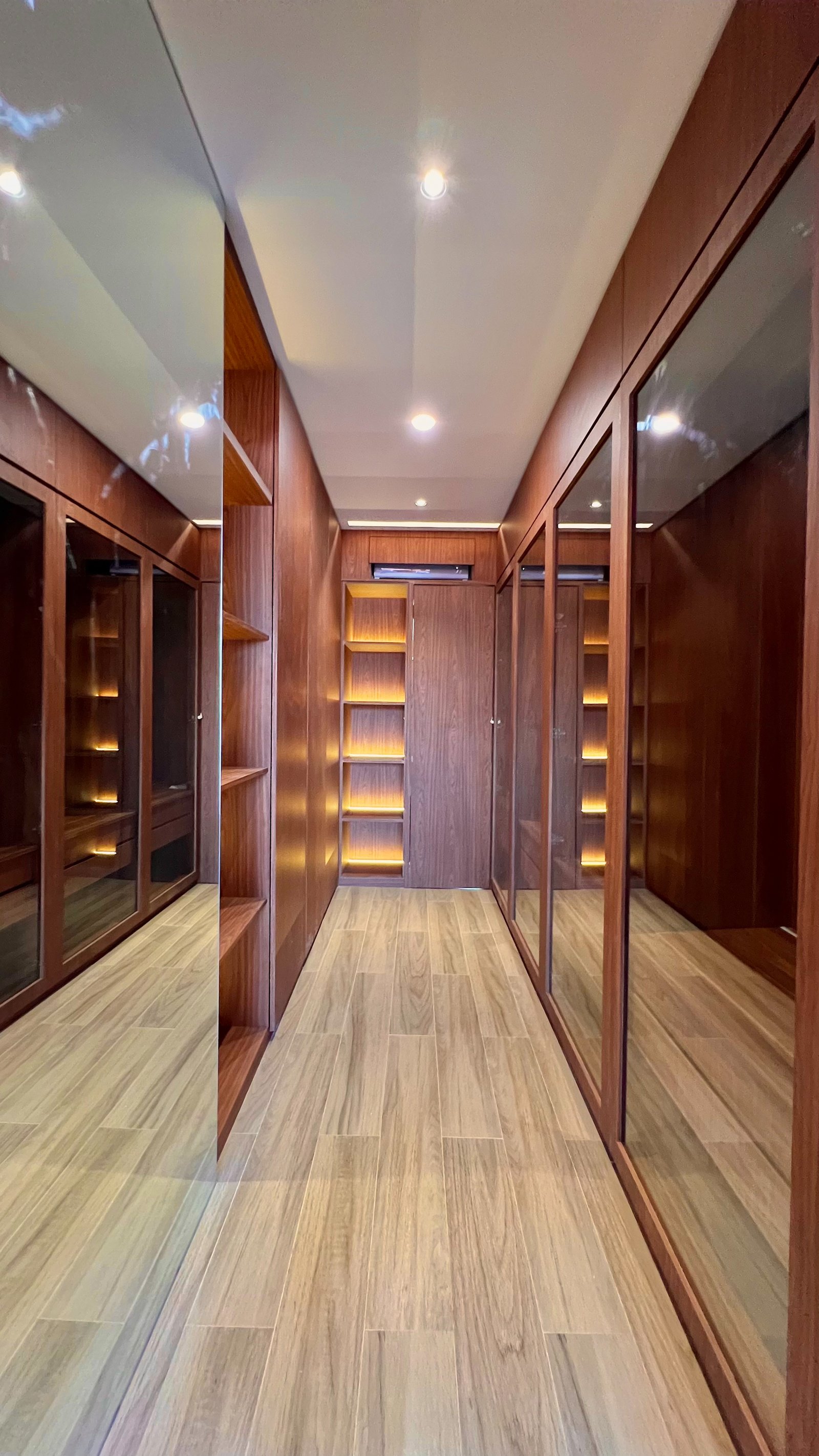 Walk-in Closet